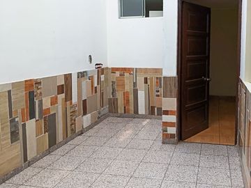 Venta De Casa De 4 Pisos Cerca A Avenidas Principales En Bertello - Cercado De Lima