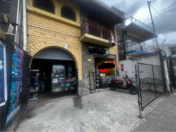 casa en venta con 2 locales en zona comercial sector san Blas
