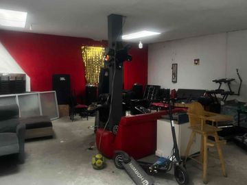 casa en venta con 2 locales en zona comercial sector san Blas