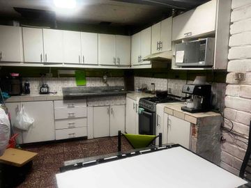 casa en venta con 2 locales en zona comercial sector san Blas