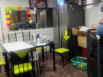 casa en venta con 2 locales en zona comercial sector san Blas