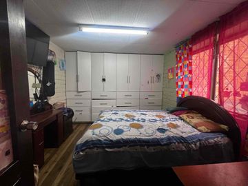 casa en venta con 2 locales en zona comercial sector san Blas
