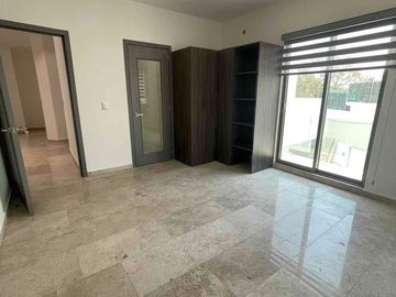 SE RENTA CASA EN FRACC PRIVADO CON VIGILANCIA A 10 MIN DE AUTOPISTA