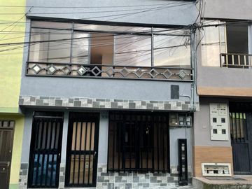 Venta Casa de 3 niveles independientes mas terraza Sector Samaria-Pereira