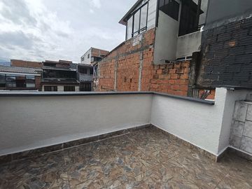Venta Casa de 3 niveles independientes mas terraza Sector Samaria-Pereira