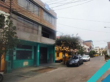 AIRES 4TO PISO EN VENTA 133 M2 URB. COOP. UNIVERSAL - SANTA ANITA