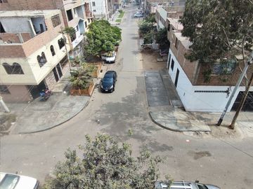 AIRES 4TO PISO EN VENTA 133 M2 URB. COOP. UNIVERSAL - SANTA ANITA