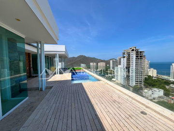 Penthouse con Piscina en Venta