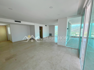 Penthouse con Piscina en Venta