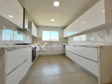 Penthouse con Piscina en Venta