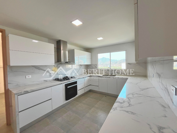 Penthouse con Piscina en Venta