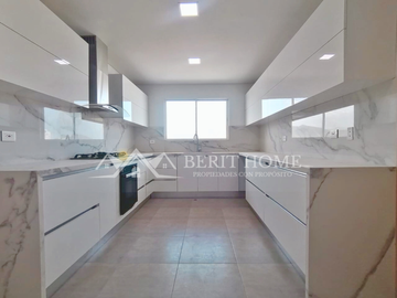 Penthouse con Piscina en Venta