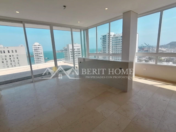 Penthouse con Piscina en Venta