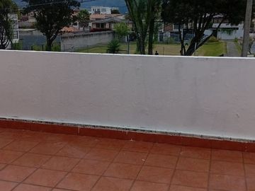 VENTA CASA EN SANGOLQUI, URBANIZACION SAN FRANCISCO