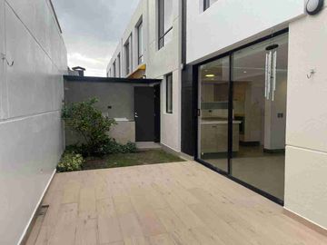 Vendo Hermosas Casas en Planos, en Conjunto Privado en San Patricio Cumbayá