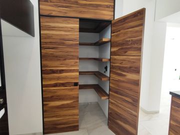 Se vende preciosa casa, sola, nueva,  de 3 recámaras con alberca, en el Fraccionamiento Las Fincas, en Jiutepec, Mor.
