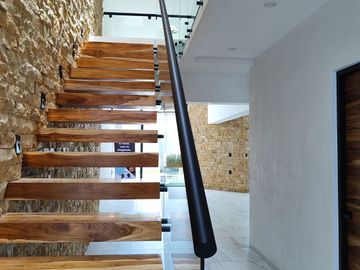 Se vende preciosa casa, sola, nueva,  de 3 recámaras con alberca, en el Fraccionamiento Las Fincas, en Jiutepec, Mor.
