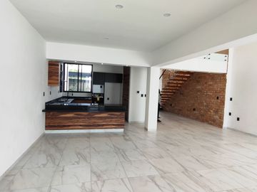 Se vende preciosa casa, sola, nueva,  de 3 recámaras con alberca, en el Fraccionamiento Las Fincas, en Jiutepec, Mor.