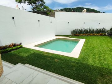 Se vende preciosa casa, sola, nueva,  de 3 recámaras con alberca, en el Fraccionamiento Las Fincas, en Jiutepec, Mor.