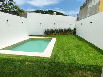 Se vende preciosa casa, sola, nueva,  de 3 recámaras con alberca, en el Fraccionamiento Las Fincas, en Jiutepec, Mor.