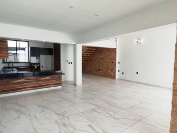 Se vende preciosa casa, sola, nueva,  de 3 recámaras con alberca, en el Fraccionamiento Las Fincas, en Jiutepec, Mor.
