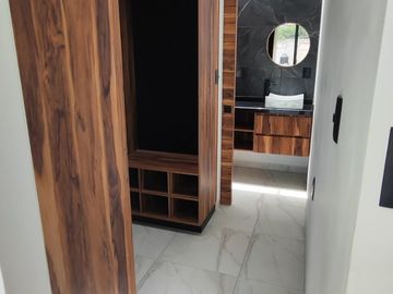 Se vende preciosa casa, sola, nueva,  de 3 recámaras con alberca, en el Fraccionamiento Las Fincas, en Jiutepec, Mor.