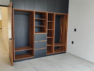 Se vende preciosa casa, sola, nueva,  de 3 recámaras con alberca, en el Fraccionamiento Las Fincas, en Jiutepec, Mor.