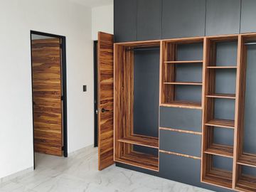 Se vende preciosa casa, sola, nueva,  de 3 recámaras con alberca, en el Fraccionamiento Las Fincas, en Jiutepec, Mor.