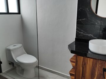 Se vende preciosa casa, sola, nueva,  de 3 recámaras con alberca, en el Fraccionamiento Las Fincas, en Jiutepec, Mor.
