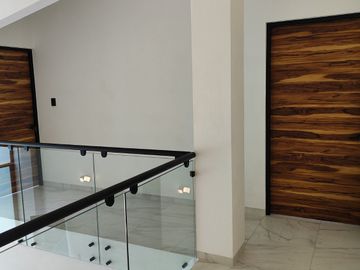 Se vende preciosa casa, sola, nueva,  de 3 recámaras con alberca, en el Fraccionamiento Las Fincas, en Jiutepec, Mor.