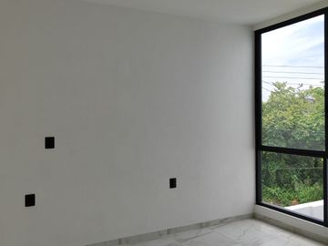 Se vende preciosa casa, sola, nueva,  de 3 recámaras con alberca, en el Fraccionamiento Las Fincas, en Jiutepec, Mor.