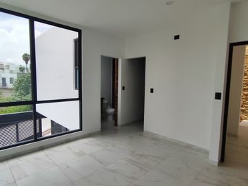Se vende preciosa casa, sola, nueva,  de 3 recámaras con alberca, en el Fraccionamiento Las Fincas, en Jiutepec, Mor.