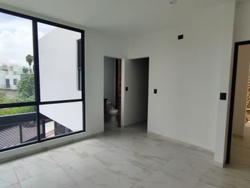 Se vende preciosa casa, sola, nueva,  de 3 recámaras con alberca, en el Fraccionamiento Las Fincas, en Jiutepec, Mor.
