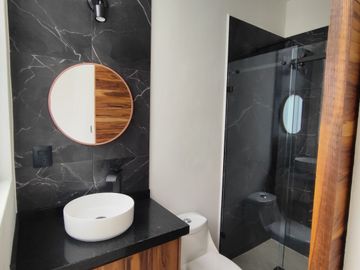 Se vende preciosa casa, sola, nueva,  de 3 recámaras con alberca, en el Fraccionamiento Las Fincas, en Jiutepec, Mor.