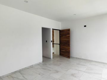 Se vende preciosa casa, sola, nueva,  de 3 recámaras con alberca, en el Fraccionamiento Las Fincas, en Jiutepec, Mor.