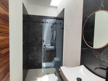 Se vende preciosa casa, sola, nueva,  de 3 recámaras con alberca, en el Fraccionamiento Las Fincas, en Jiutepec, Mor.