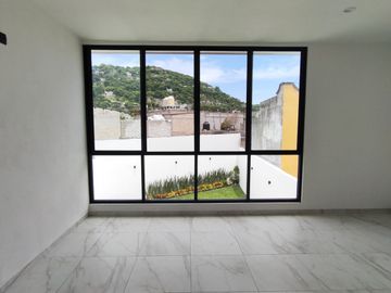 Se vende preciosa casa, sola, nueva,  de 3 recámaras con alberca, en el Fraccionamiento Las Fincas, en Jiutepec, Mor.