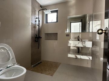 11M-Preselling- Single Detached w/4 Bedrooms (1 at the ground) & Built-in-Cabinet & Balcony For Sale in Brgy. Mabini, Lipa City, Batangas