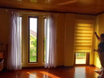 House and Lot with Balcony For Sale in Mendez Crossing West Tagaytay City RAS