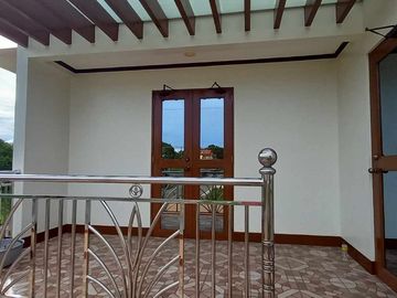 House and Lot with Balcony For Sale in Mendez Crossing West Tagaytay City RAS