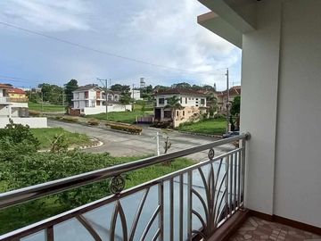 House and Lot with Balcony For Sale in Mendez Crossing West Tagaytay City RAS