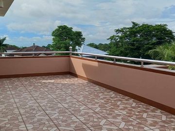 House and Lot with Balcony For Sale in Mendez Crossing West Tagaytay City RAS