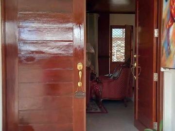 House and Lot with Balcony For Sale in Mendez Crossing West Tagaytay City RAS