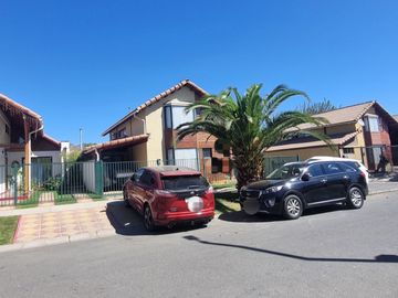 VENDE CASA EN SELECTO BARRIO DE MACHALI