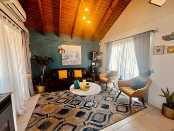 VENDE CASA EN SELECTO BARRIO DE MACHALI