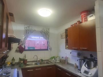 VENDE CASA EN SELECTO BARRIO DE MACHALI