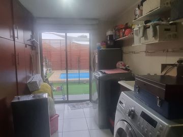 VENDE CASA EN SELECTO BARRIO DE MACHALI