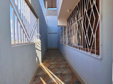 SE VENDE CASA EN ESQUINA SEMIESTRENO – URB. LOS PINOS, PIMENTEL
