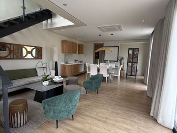 M Residence at Capitol Hills: Quezon City's Elegant Oasis - Rey