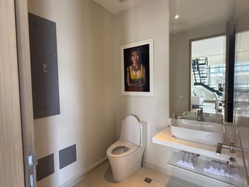 M Residence at Capitol Hills: Quezon City's Elegant Oasis - Rey